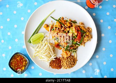 Pad tailandese. Noodle in stile thailandese Foto Stock