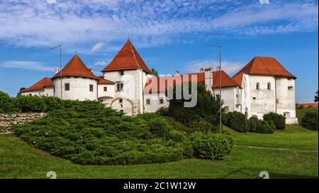 Vecchio castello e parco cittadino a Varazdin, Croazia Foto Stock