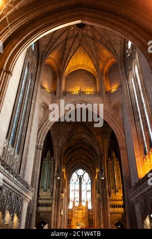 Navata centrale e coro, la cattedrale di Liverpool, la più grande cattedrale e edificio religioso della Gran Bretagna Foto Stock