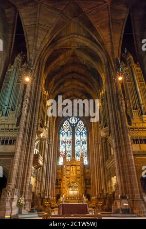 Coro e altare maggiore, la cattedrale di Liverpool, la più grande cattedrale e edificio religioso in Gran Bretagna Foto Stock