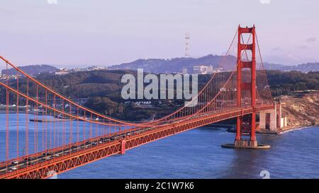 Vista ravvicinata del sud del pilone del Golden Gate bridge di san francisco Foto Stock