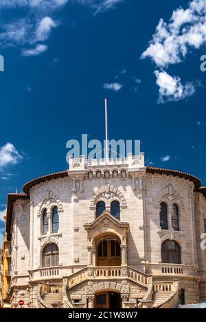 Persone che visitano il palazzo di giustizia in Rue Colonel Bellando de Castro, a Monaco. Foto Stock