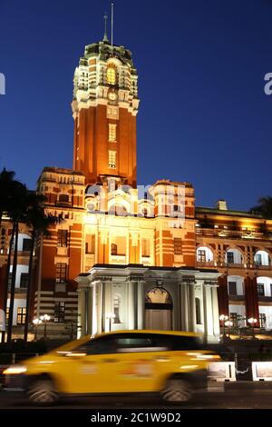 Taiwan - landmark presidenziali ufficio edificio in Taipei. Vista notturna. Foto Stock