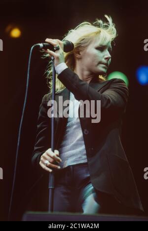 Cardigan che si esibisce al Glastonbury Festival 1999, Worthy Farm, Somerset, Inghilterra, Regno Unito. Foto Stock