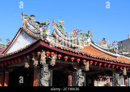 LUKANG, TAIWAN - 2 DICEMBRE 2018: Vista esterna del tempio Xinzu a Lukang, Taiwan. La città di Lukang vanta oltre 200 templi. Foto Stock