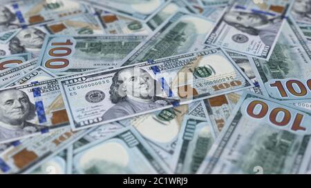 banconote in dollari sparse sul terreno, adatte per temi di denaro, economia, finanza e banche. Illustrazione 3D Foto Stock