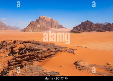 Deserto di Wadi Rum, Giordania. Il deserto rosso. Foto Stock