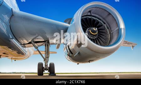 motore a getto di un moderno aereo di linea Foto Stock