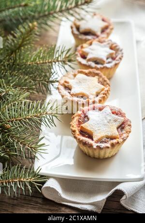 Mince torte con ramo albero di Natale Foto Stock