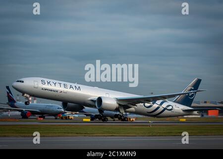 Ottobre 29, 2019, Mosca, Russia. Aereo Boeing 777-300 Aeroflot - Russian Airlines nella livrea della aviazione internazionale alleanza SkyTeam a Sherem Foto Stock