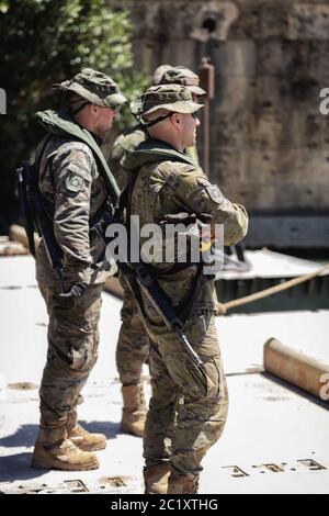 Ritratto del Reggimento delle specialità Pontonier e Engineering durante la mostra della Giornata delle forze Armate spagnole a Siviglia, SPAI Foto Stock