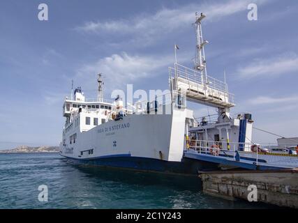 Traghetto tra Palau e Isola Maddalena in Sardegna Italia Foto Stock