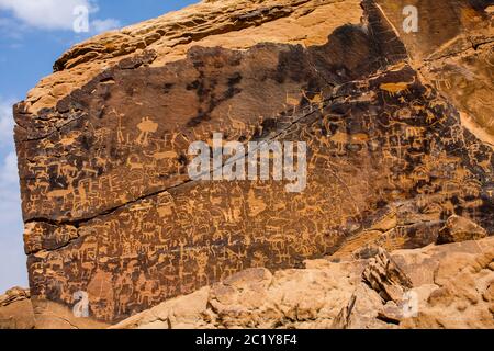 Graffiti Rock (Musayqirah petroglifi Qaryat al Asba), Provincia di Riyadh, Arabia Saudita Foto Stock