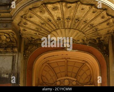 Frammento del disegno dell'ingresso principale dell'edificio in stile Art Nouveau sulla 7° via Krasnoarmeiskaya Foto Stock