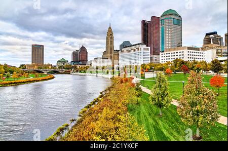 Paesaggio urbano di Columbus sopra il fiume Scioto - Ohio, Stati Uniti Foto Stock