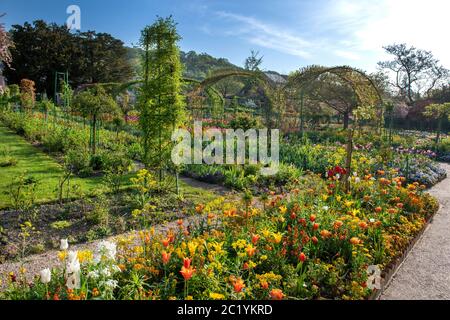 France Eure Giverny 04-2018: Giardino e casa di Claude Monet. Tra le altre attrazioni vi è il Museo dell'Impressionismo Giverny, dedicato alla storia di Foto Stock