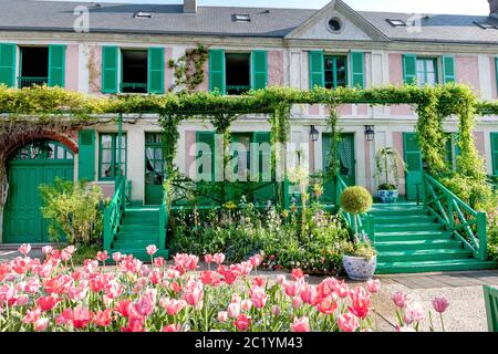 France Eure Giverny 04-2018: Giardino e casa di Claude Monet. Tra le altre attrazioni vi è il Museo dell'Impressionismo Giverny, dedicato alla storia di Foto Stock