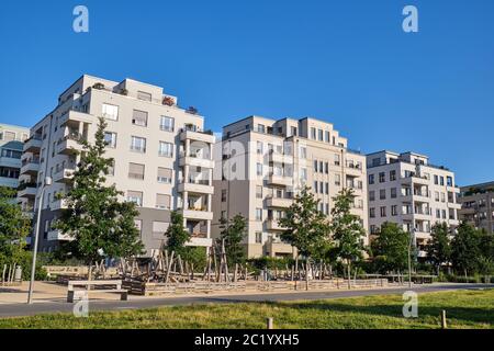 Area di sviluppo con le moderne villette visto a Berlino, Germania Foto Stock