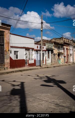 Via nel quartiere povero della classe operaia, Santa Clara, Cuba Foto Stock