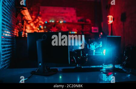 Desk studio content creator editing video tecnologia di filmati attrezzature di blogger o vlog Foto Stock