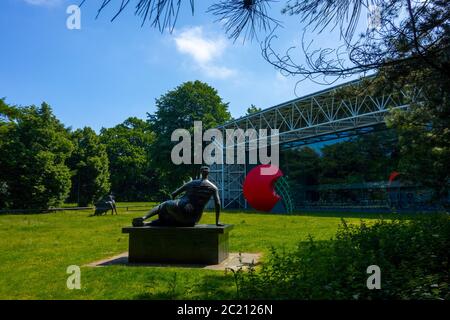 Scultura parco UEA HENRY MOORE drappeggiato Reclining Woman, 1957–58 Foto Stock