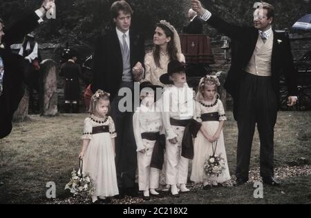 Il matrimonio del visconte Althorp, Charles Spencer con Victoria Lockwood con le loro bridesmaid e i loro pageboys compreso il principe Harry. Great Brington, Northamptonshire, England, UK.16 settembre 1989 Foto Stock