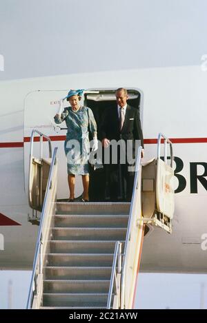 La regina Elisabetta II e il Duca di Edimburgo arrivo all'Aeroporto Internazionale di Grantley Adams, Barbados il Concorde per una gita reale 8-11Marzo 1989 Foto Stock