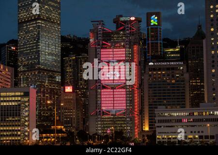 Hong Kong, Cina. 16 Giugno 2020. Vista panoramica della Hong Kong e della Shanghai Banking Corporation (HSBC) nel cuore della zona finanziaria di Hong Kong il 16 giugno 2020. Credit: May James/ZUMA Wire/Alamy Live News Foto Stock