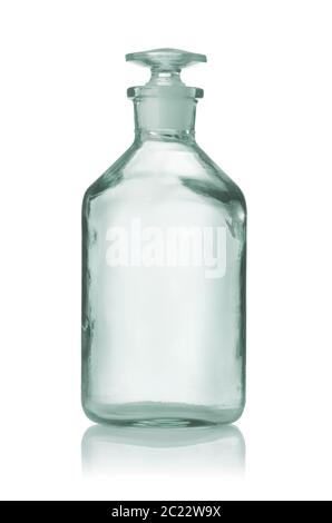 Vista frontale della vecchia bottiglia medica vuota della farmacia con tappo in vetro isolato su bianco Foto Stock