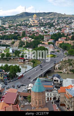 Vista aerea su Tbilisi, capitale della Georgia. Foto Stock