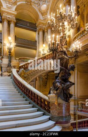 Ornati in ingresso al Palais Garnier - Opera House, Parigi Francia Foto Stock