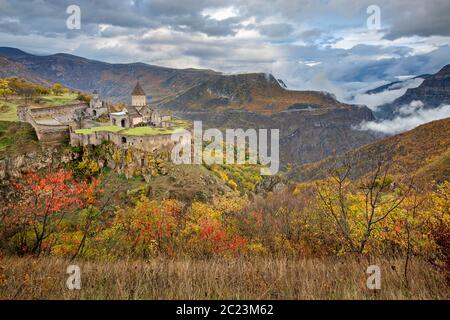 Monastero di Tatev in autunno con colori autunnali, Armenia Foto Stock