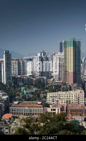 Urban Skyline vista da Guia fortezza con blocchi a torre nel centro città di Macau cina Foto Stock