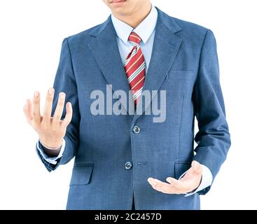 Primo piano, maschio che indossa il blu in tuta e fascetta rossa che raggiunge la mano isolata con il percorso di ritaglio Foto Stock