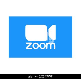 Applicazione per videoconferenza con logo Zoom. Icona blu della telecamera. Logo dell'app Zoom. Applicazione Live Media Streaming . Kharkiv, Ucraina - 15 giugno 2020 Foto Stock