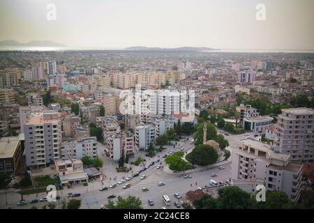 Vista panoramica aerea della città di Vlore e del mare, Albania Foto Stock