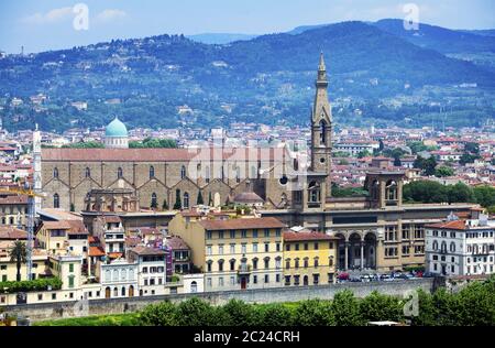 Vista della città e della torre dell'orologio del Palazzo Vecchio sulla cima, Firenze (Italia). Foto Stock