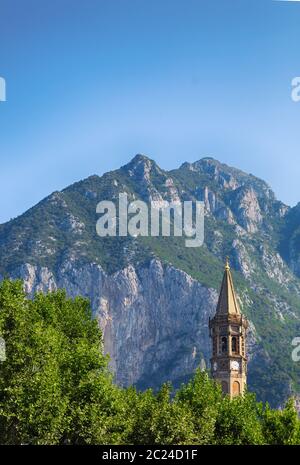 Il campanile della chiesa di San Nicola. Lecco Foto Stock