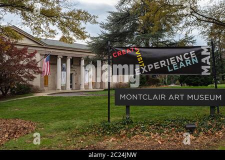MONTCLAIR, NEW JERSEY, USA - 22 NOVEMBRE 2019: Vista esterna del Montclair Art Museum Foto Stock