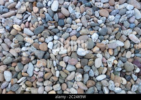 Area con piccoli ciottoli colorati in vista dall'alto Foto Stock