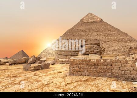 La sera il panorama sulla piramide di Khafre in Egitto. Foto Stock