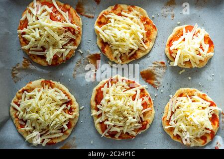 Mini pizza fatta in casa Foto Stock