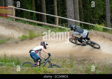 Bikepark Winterberg, sulla montagna Kappe, 11 piste per mountain bike, in tutti i livelli di difficoltà, Sauerland, NRW, Germania Foto Stock