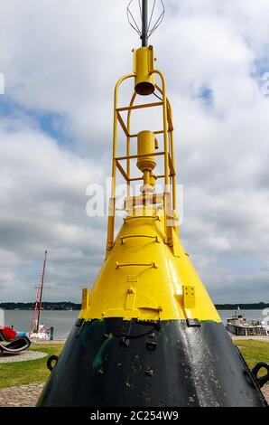 Faro nel porto della città sulla piccola passeggiata del porto nella città vichinga sullo Schlei in Schleswig, Schleswig-Holstein, Germania Foto Stock