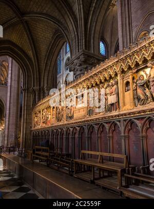 Parigi, Francia, 27 marzo 2017: L'interno della Cattedrale di Notre Dame è uno dei principali monumenti di Parigi. Tombe di parente francese Foto Stock