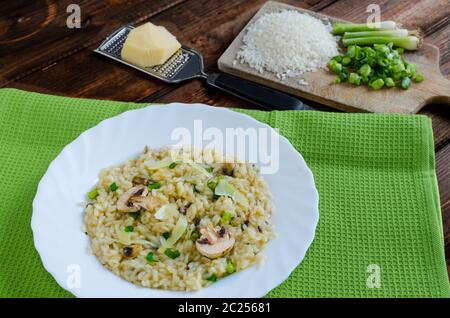 Italien risotto con funghi e cipolline Foto Stock