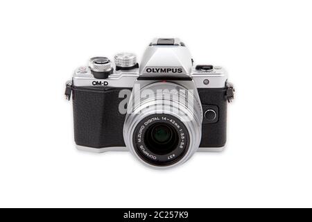HUETTENBERG  GERMANY 02 April 2020: Olympus OM-5 Olympus OM-D e-M5 è una telecamera di sistema mirrorless per il sistema Micro Four Thirds. È stato AV Foto Stock