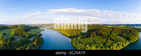 bigge lago sauerland tedesco da sopra alta definizione panorama Foto Stock