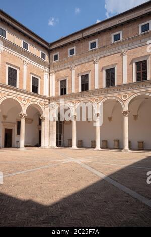 Urbino Marche Piazza Italia Foto Stock