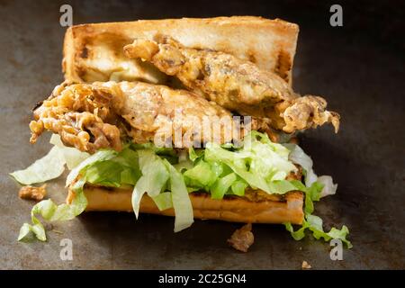 primo piano di morbido granchio frutti di mare po boy sandwich Foto Stock